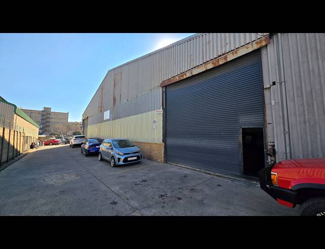 950M² WAREHOUSE TO LET IN EASTLEIGH